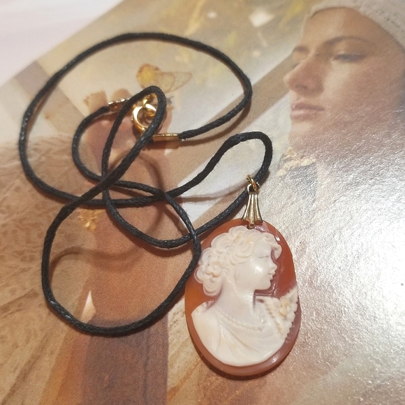 VTG Signed Genuine Shell Cameo Necklace - Picture 4 of 8